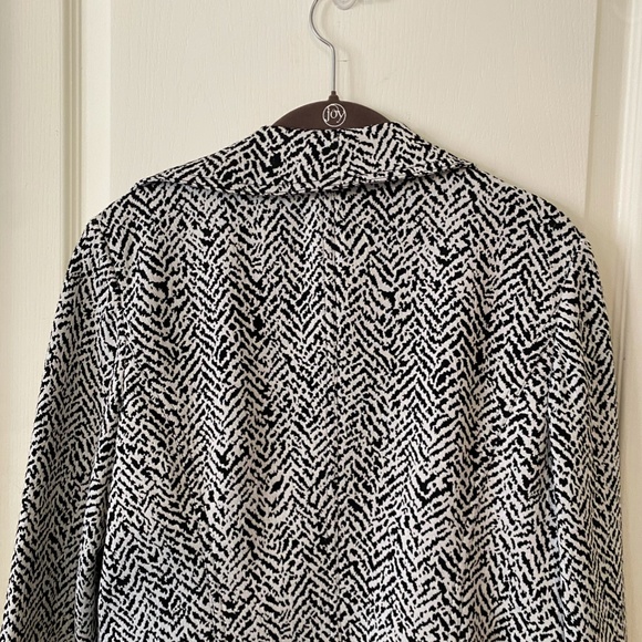 shell jacket - Picture 3 of 5